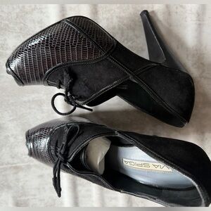 Via Spiga Black Textured Heels Size 6.5